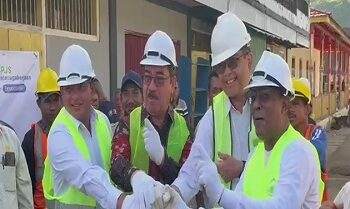 Peletakan Batu Pertama Pembangunan Pedestrian Promenade Oleh Gubernur dan Bupati di Banda