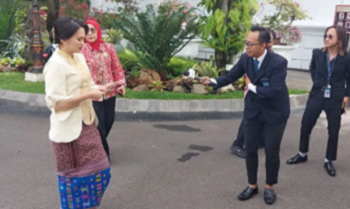 Sherly Tjoanda Hadiri Penganugerahan Pahlawan Nasional Sultan Tidore