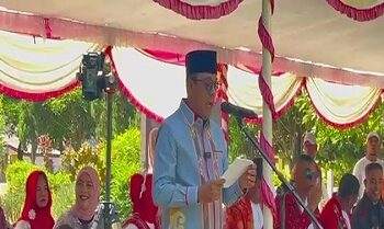 Bupati Malteng Lepas Karnaval Budaya Meriahkan HUT ke-68 Kota Masohi