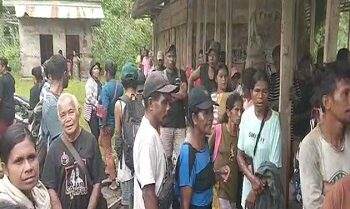 Warga Lima Desa di Pegunungan Elpaputih Terima Dana Bansos