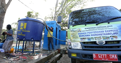 BNPB Kerahkan Tangki Air di Tapteng 1 BNPB Kerahkan Tangki Air di Tapteng
