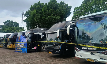 Polisi Sita 7 Bus Jaringan Impor Baju Bekas