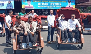 280 Pengemudi Banyumas Terima Becak Listrik Presiden