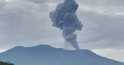 Marapi Erupsi, Abu Vulkanik Capai 1.200 Meter 1 Marapi Erupsi, Abu Vulkanik Capai 1.200 Meter