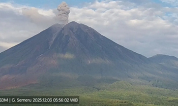 Semeru Meletus 16 Kali, Kolom Abu Capai 1,1 Km