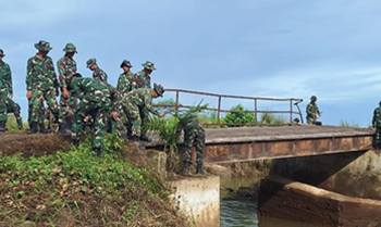 Jembatan Darurat TNI AD untuk Korban Banjir Sumbar