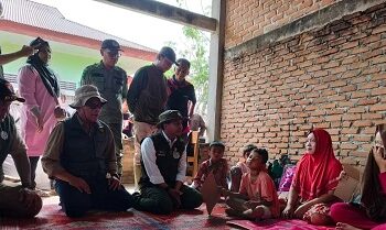 Menteri Kehutanan Raja Juli Antoni kunjungi pengungsian warga Salareh Aia, Kecamatan Palembayan, Kabupaten Agam