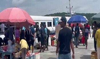 Arus Mudik Nataru di Pelabuhan Amahai H-1 Terpantau Normal