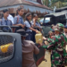 TNI Salurkan Susu Presiden untuk Anak Tapsel 8 TNI Salurkan Susu Presiden untuk Anak Tapsel