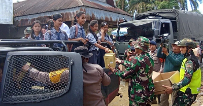 TNI Salurkan Susu Presiden untuk Anak Tapsel 1 TNI Salurkan Susu Presiden untuk Anak Tapsel
