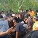 Pengacara Banyumas Tewas Dikubur di Hutan Cilacap, 4 Orang Diamankan 8 Pengacara Banyumas Tewas Dikubur di Hutan Cilacap, 4 Orang Diamankan