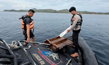 SAR Temukan Serpihan Kapal Wisata Tenggelam di Pulau Padar