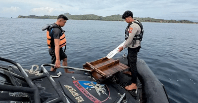 SAR Temukan Serpihan Kapal Wisata Tenggelam di Pulau Padar 1 SAR Temukan Serpihan Kapal Wisata Tenggelam di Pulau Padar