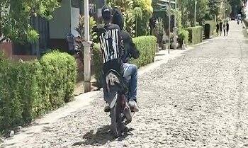 Jalan Lingkar Nusa Laut Rusak, Warga Desak Pemprov Maluku Segera Lakukan Perbaikan