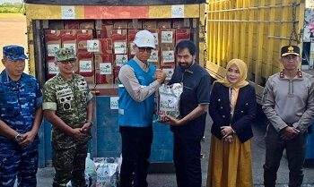 Direksi PLN Turun Langsung Salurkan Bantuan ke Korban Banjir Aceh