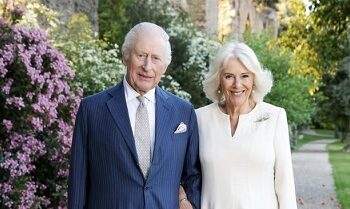 Ini Isi Kado Natal Raja Charles III untuk Seluruh Staf Istana