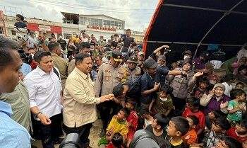Prabowo Temui Pengungsi di Aceh Tamiang: Saya Minta Maaf, Kita Bekerja Keras