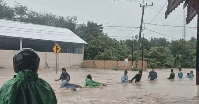 Banjir Lumpuhkan Akses Jalan di Lubuk Besar Bangka Tengah 1 Banjir Lumpuhkan Akses Jalan di Lubuk Besar Bangka Tengah