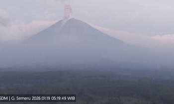 Semeru Enam Kali Erupsi, Letusan Capai 1 Kilometer