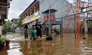 17 RT di Jaktim-Jakbar Terendam Banjir hingga 1,5 Meter