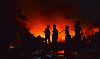 Kerusuhan Tahun Baru Prancis, 1.800 Mobil Dibakar
