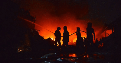 Kerusuhan Tahun Baru Prancis, 1.800 Mobil Dibakar 1 Kerusuhan Tahun Baru Prancis, 1.800 Mobil Dibakar
