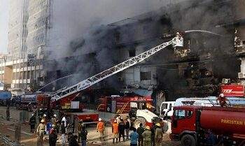Kebakaran Mal di Karachi Tewaskan 14 Orang