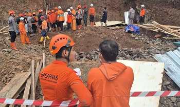 SAR Gabungan Cari Korban Longsor Jatinangor