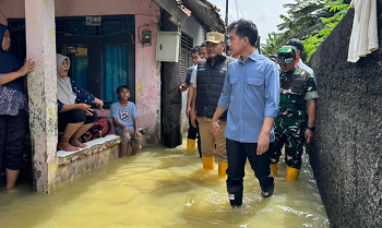 Tinjau Banjir Karawang, Gibran Prioritaskan Kesehatan Warga