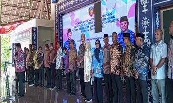 Bupati Maluku Tengah Serahkan 1.749 SK PPPK Paruh Waktu