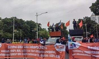 Buruh Mulai Padati Area Monas, Tuntut UMP Jakarta Naik!