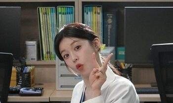 9 Drama Go Youn Jung, Terbaru Bintangi Can This Love Be Translated