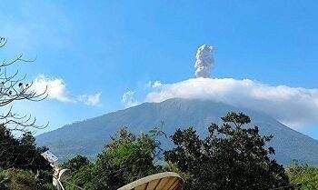 Gunung Ile Lewotolok di NTT Meletus 341 Kali, Warga Diminta Waspada