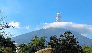 Gunung Ile Lewotolok di NTT Meletus 341 Kali, Warga Diminta Waspada 1 Gunung Ile Lewotolok di NTT Meletus 341 Kali, Warga Diminta Waspada