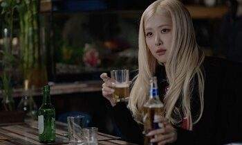 Rose BLACKPINK Racik Koktail Korea Hits, Pakai 2 Minuman Ini