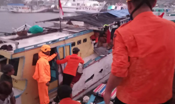 Kapal Terbakar di Makassar, 9 Orang Dievakuasi
