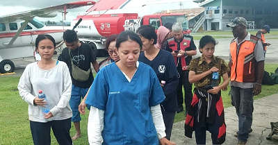 Guru dan Perawat Korowai Dievakuasi ke Sentani 1 Guru dan Perawat Korowai Dievakuasi ke Sentani