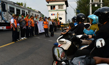 Tiga Pelajar Tewas Tertemper KA di Batang