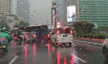 BMKG Prediksi Sebagian Besar Jakarta Diguyur Hujan Siang Ini
