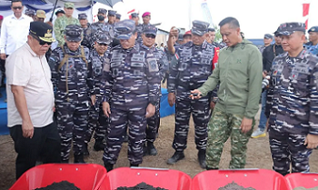 TNI AL Pamerkan 496 Ton Timah Sitaan