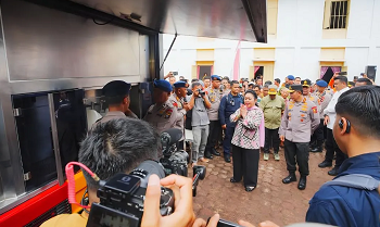 Kapolri dan Ketua Komisi IV Kirim 16 Truk Bantuan ke Tapteng