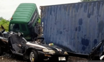 Kontainer Timpa Sedan, Tiga Tewas di Karawang
