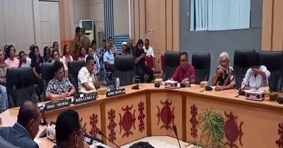 Perjuangkan Status Hukum, Pengungsi Bethabara Kembali Temui DPRD Ambon 1 Perjuangkan Status Hukum, Pengungsi Bethabara Kembali Temui DPRD Ambon
