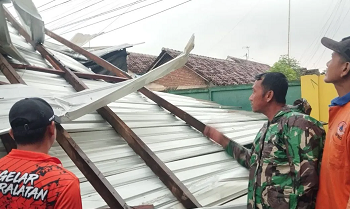 Angin Kencang Rusak Puluhan Rumah di Probolinggo