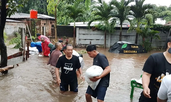 Tembok RPTRA Petukangan Roboh, 40 Personel Turun Tangan