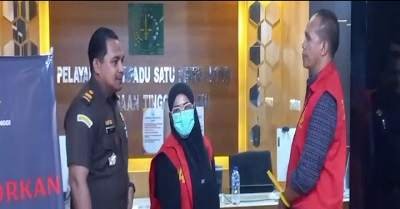 Kejari Tual Limpahkan Dua Tersangka Korupsi DAK Rp2,6 Miliar ke Kejati Maluku 1 Kejari Tual Limpahkan Dua Tersangka Korupsi DAK Rp2,6 Miliar ke Kejati Maluku