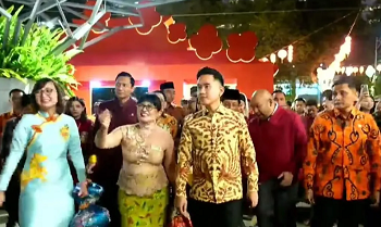 Gibran Hadiri Puncak Imlek Festival 2577 di Lapangan Banteng