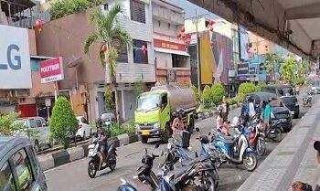 Amburadulnya Parkir di Kawasan AY Patty, Aturan Tinggal di Atas Kertas