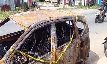 Kerangka Mobil Terbakar Terbengkalai, Warga Galala dan Batu Merah Resah