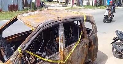 Kerangka Mobil Terbakar Terbengkalai, Warga Galala dan Batu Merah Resah 1 Kerangka Mobil Terbakar Terbengkalai, Warga Galala dan Batu Merah Resah